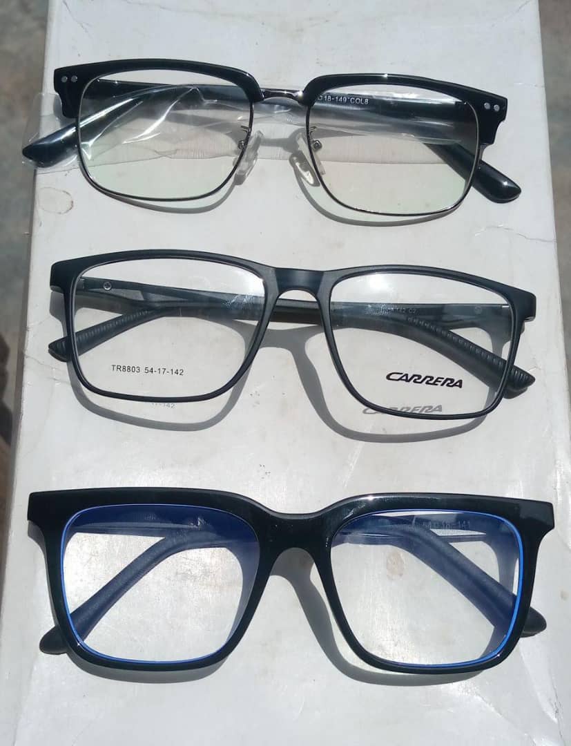 Dark Frame, Transparent Lens