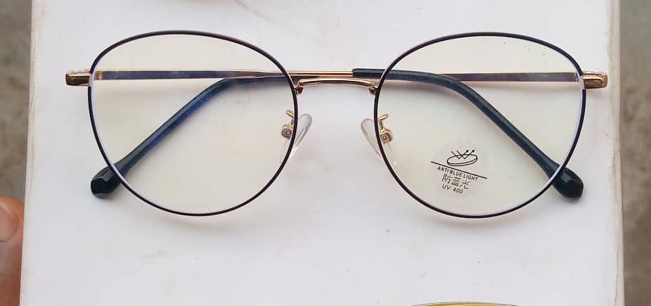 Eyewear Dark Frame, Transparent Lens